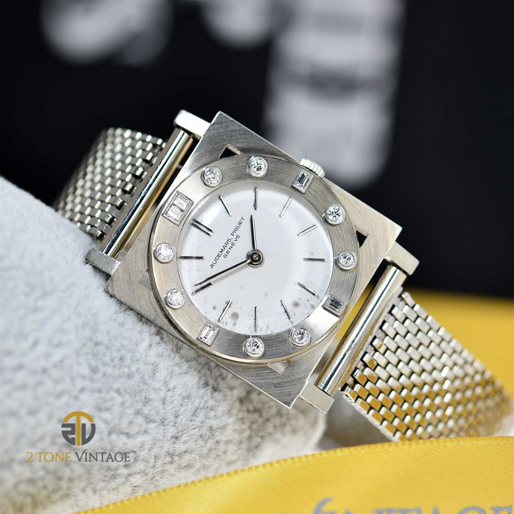 audemars-piguet-diamond-platinum-bezel-bracelet-watch-img-main5