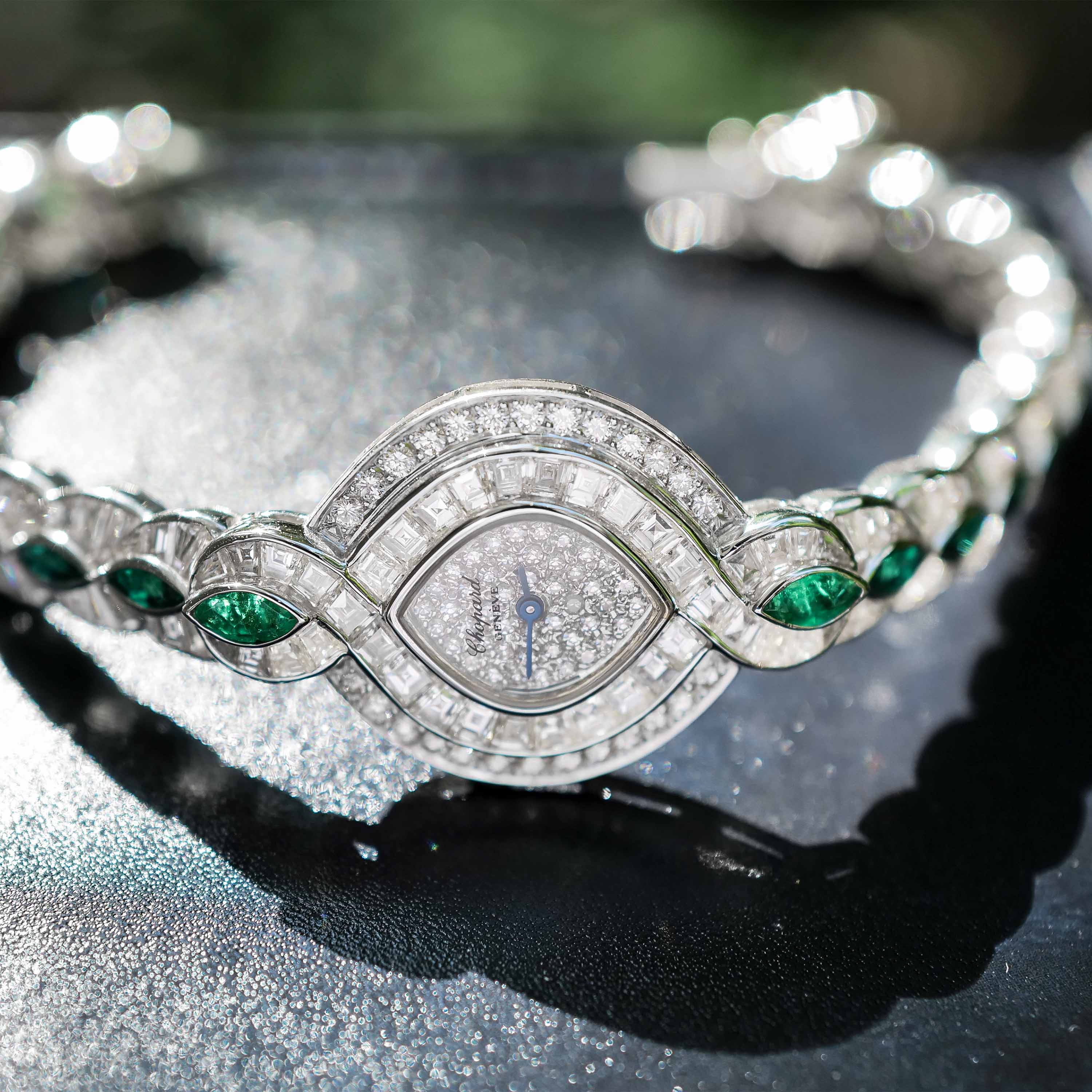 chopard-classique-ref105922-emerald-diamond-bracelet-wristwatch-img-main6