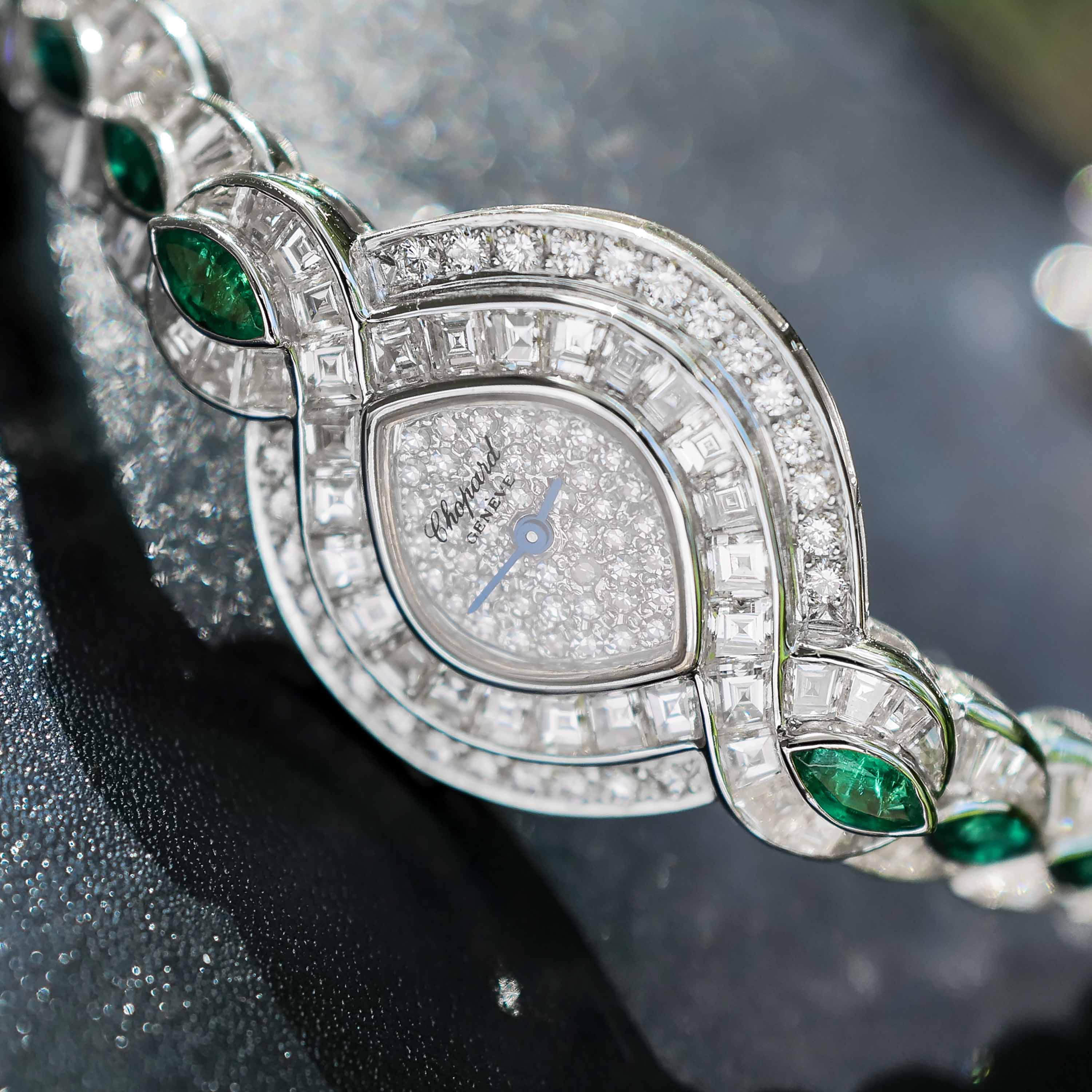chopard-classique-ref105922-emerald-diamond-bracelet-wristwatch-img-main8