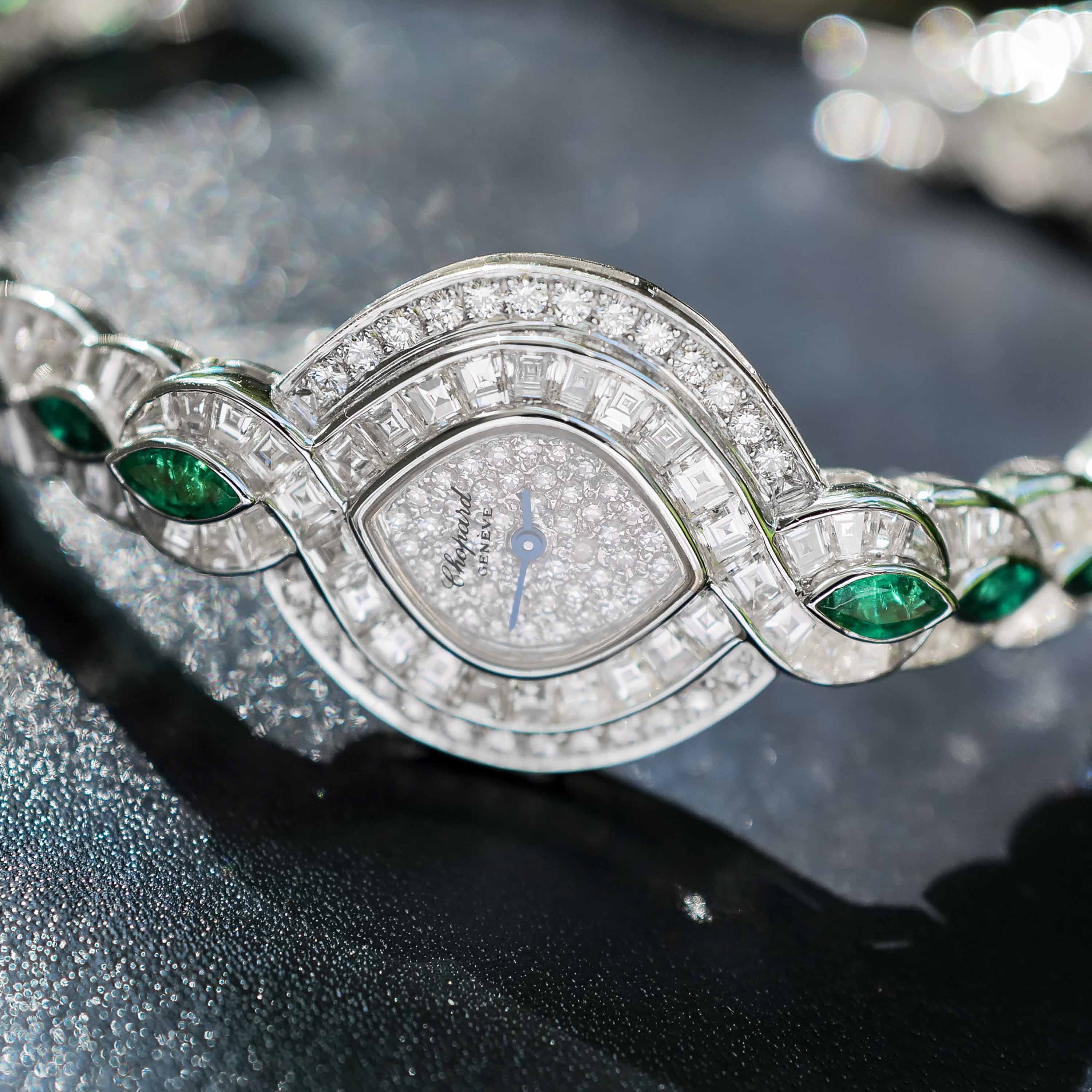 chopard-classique-ref105922-emerald-diamond-bracelet-wristwatch-img-main9