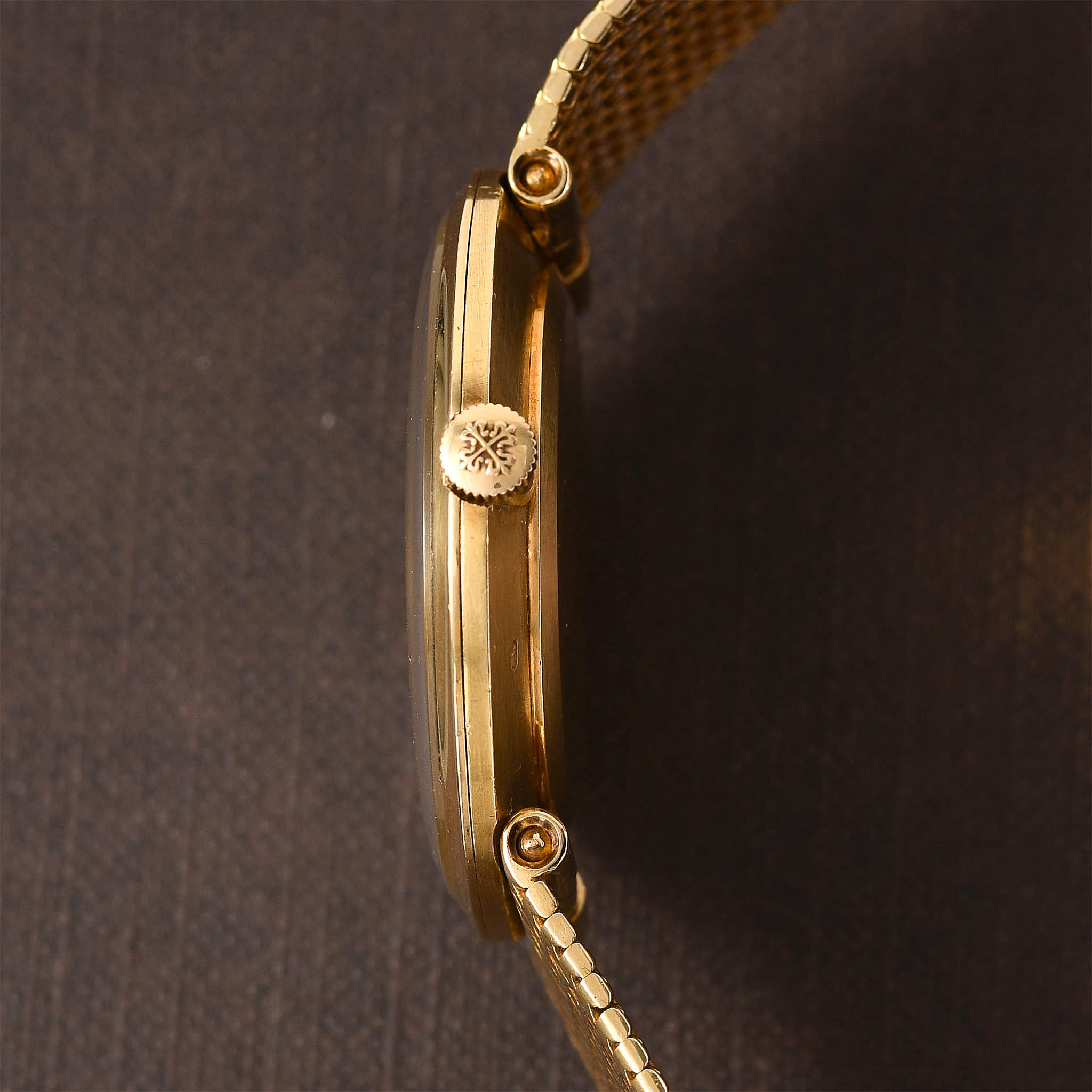 patek-philippe-ref2591j-calatrava-bracelet-img-main4