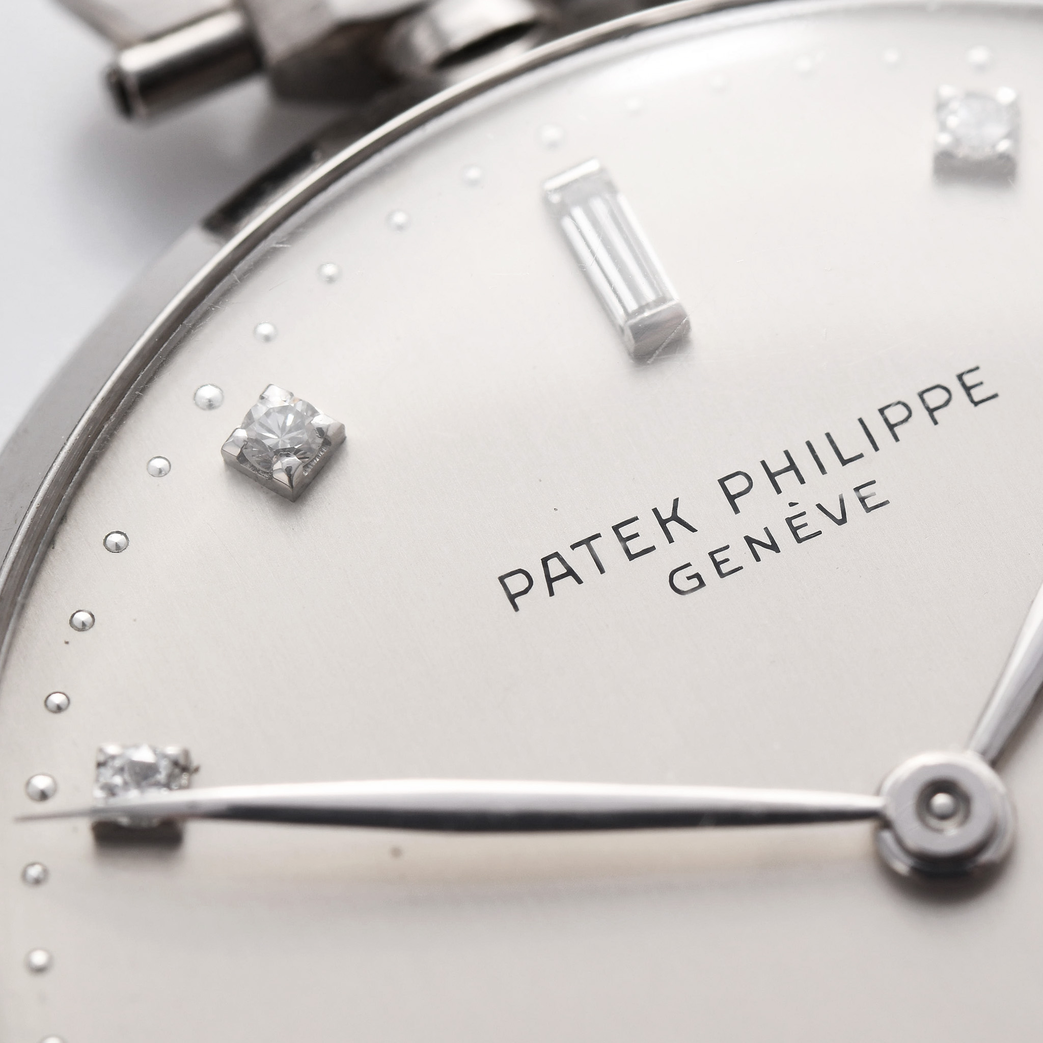 patek-philippe-ref605-platinum-silvered-diamond-dial-img-main3