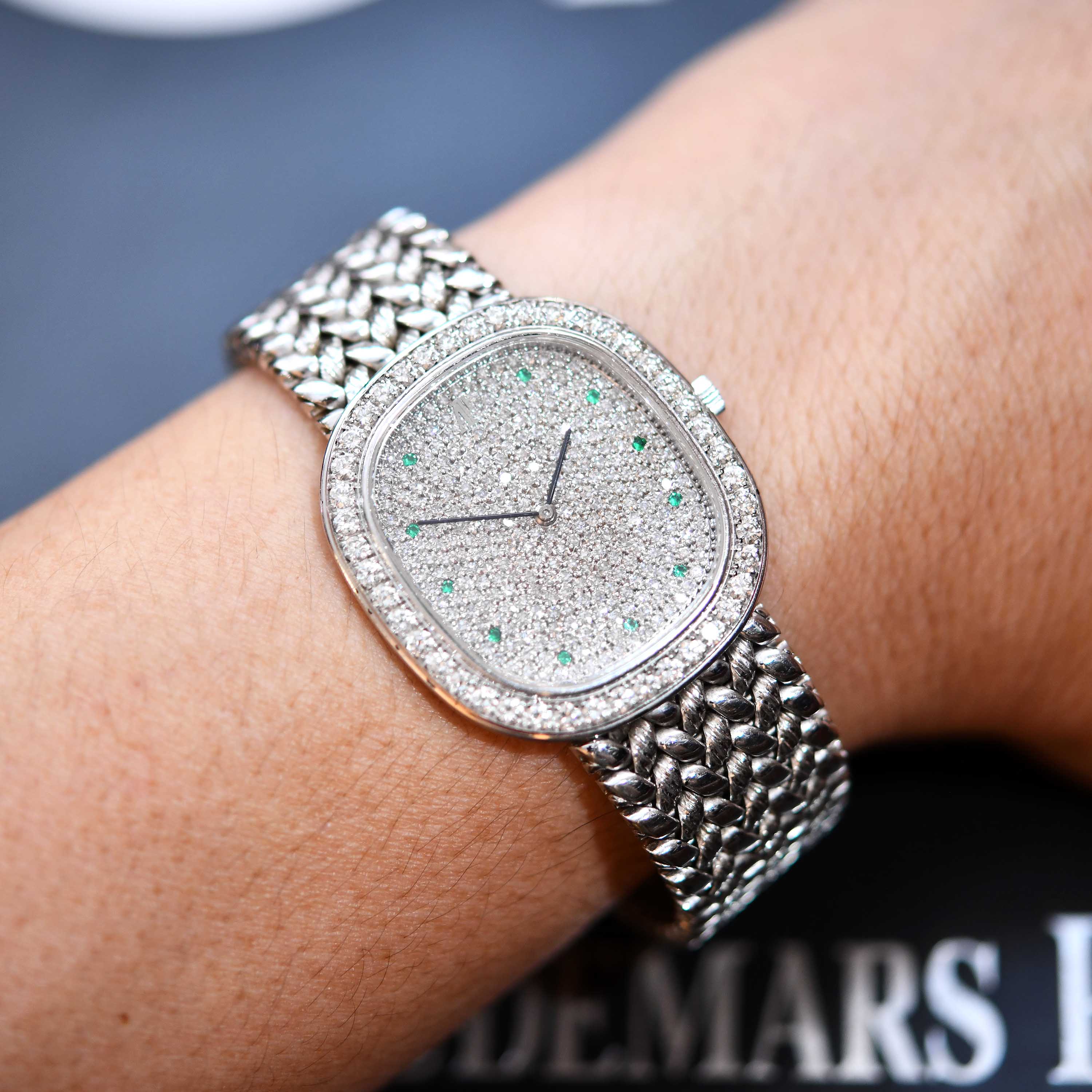 audemars-piguet-wg-diamond-emerald-indexes-bracelet-wristwatch-img-main7