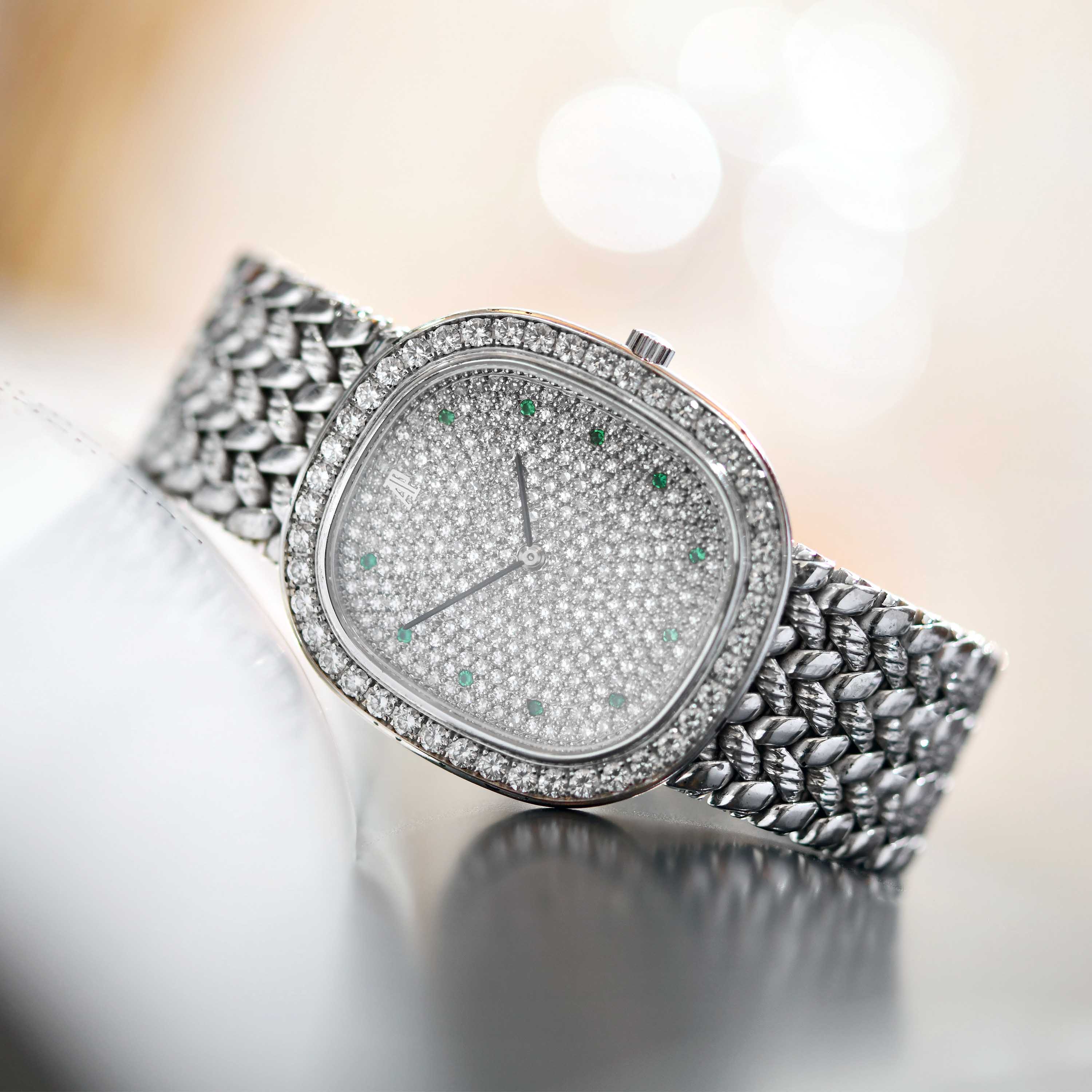audemars-piguet-wg-diamond-emerald-indexes-bracelet-wristwatch-img-main8
