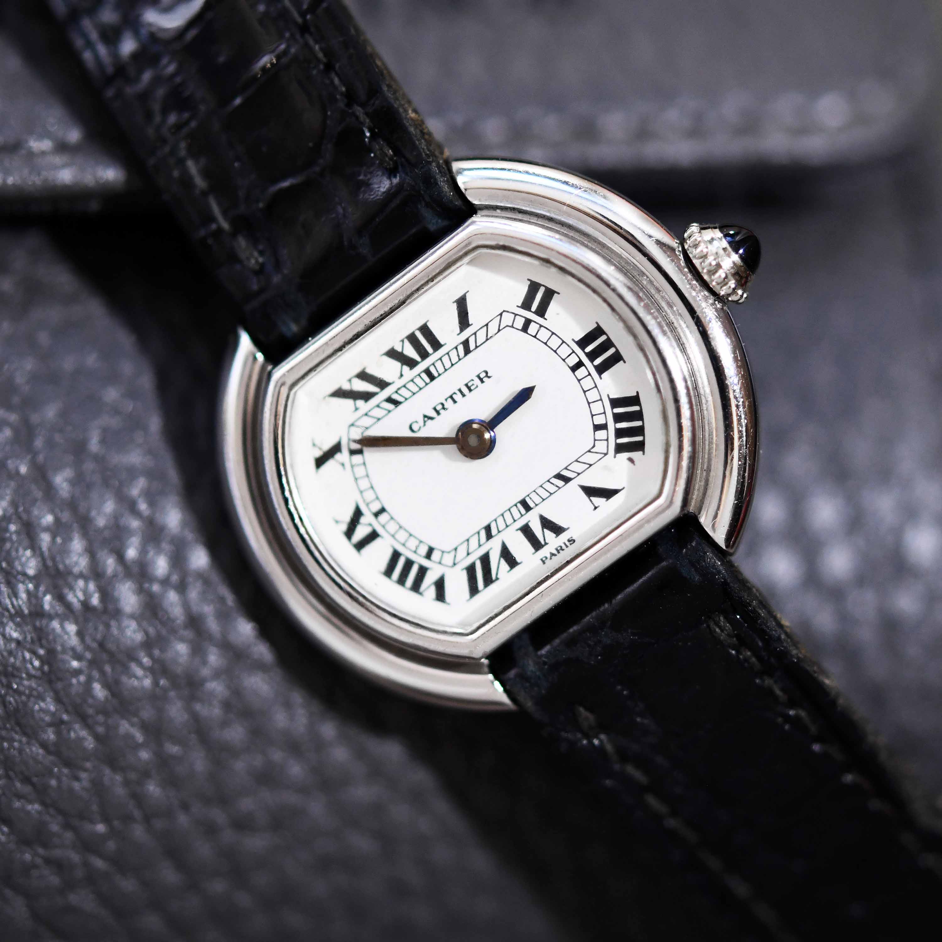 Cartier-ellipse-mini-white-gold-watch-img-main2