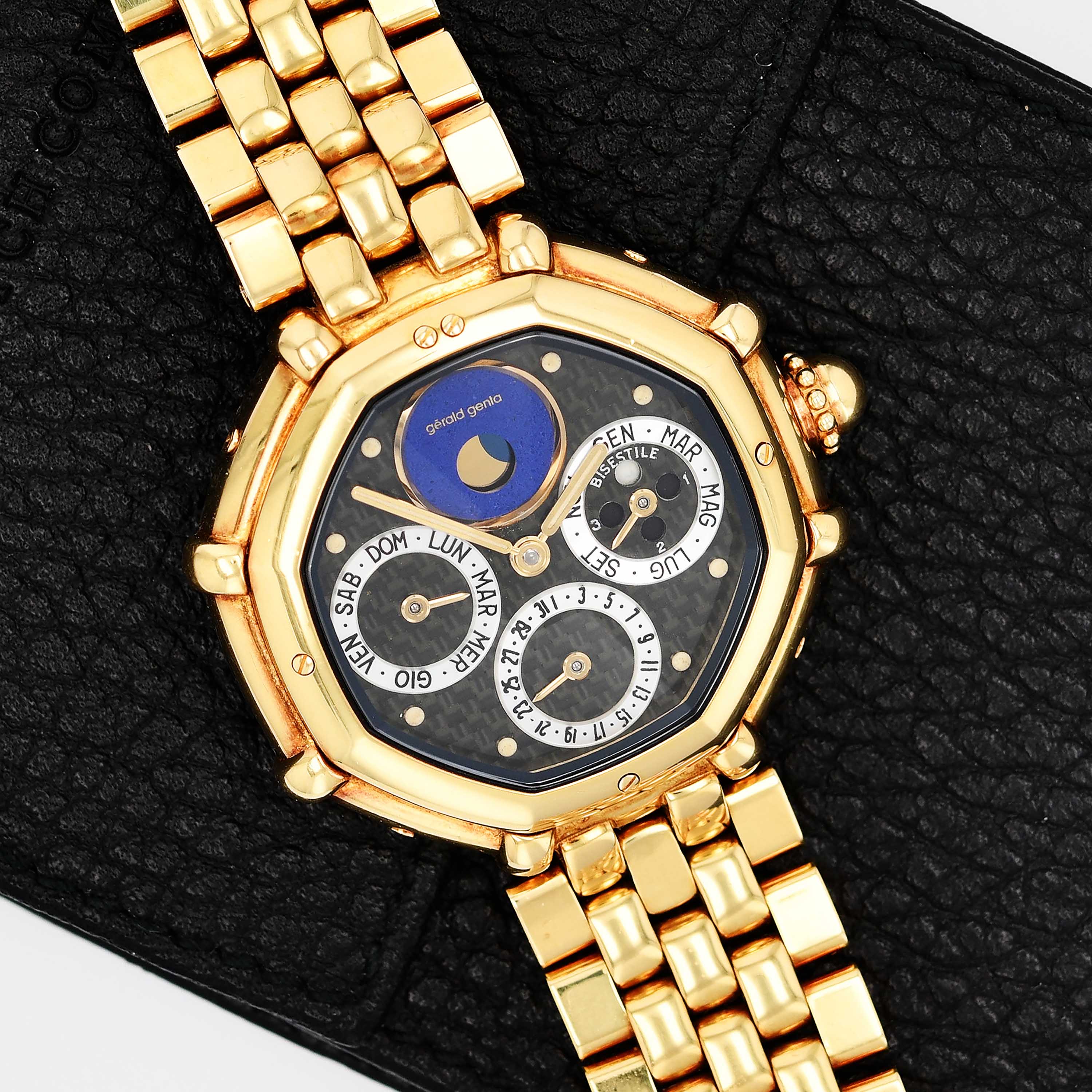 Gerald-genta-success-g33747-automatic-carbon-dial-bracelet-watch-img-main4