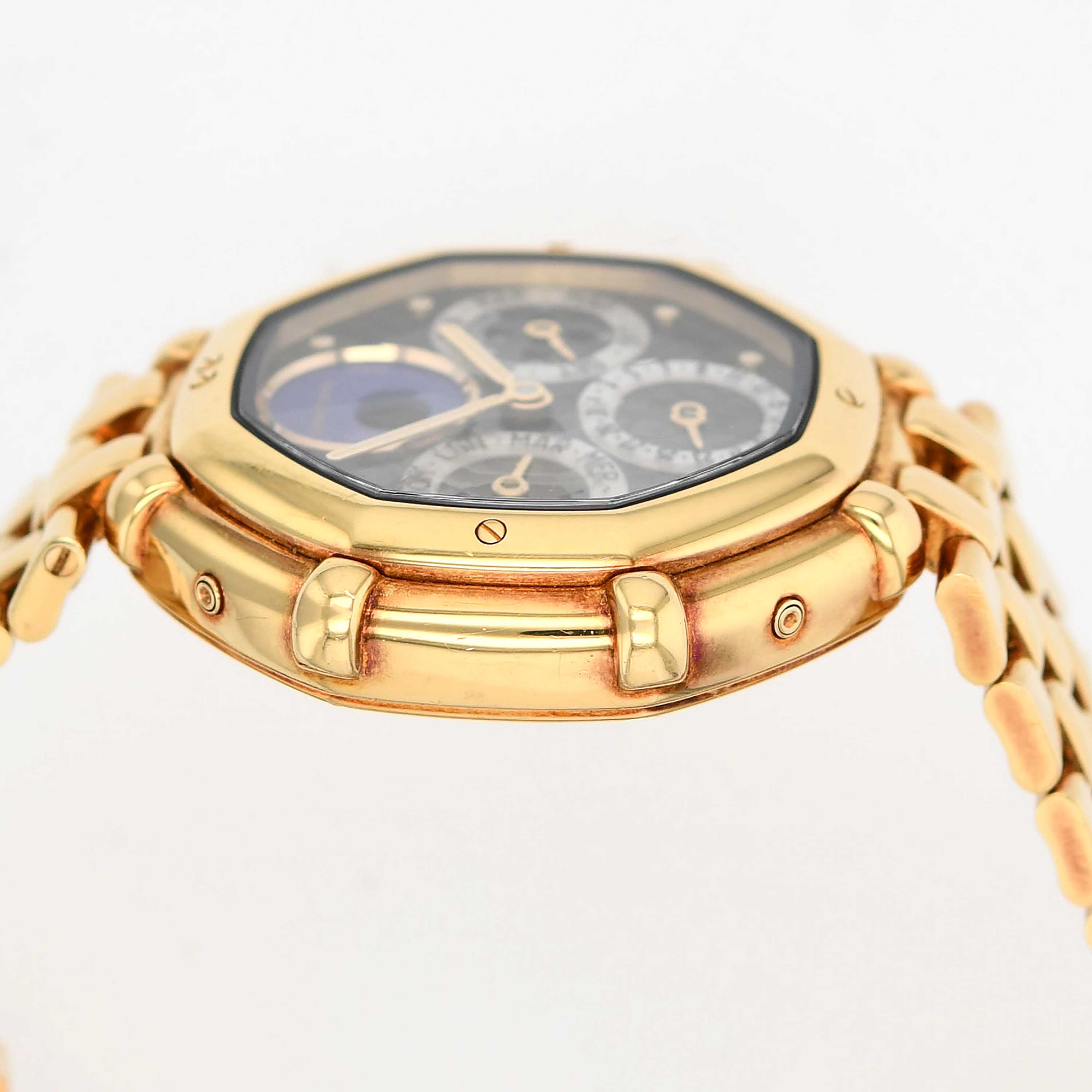 Gerald-genta-success-g33747-automatic-carbon-dial-bracelet-watch-img-main7